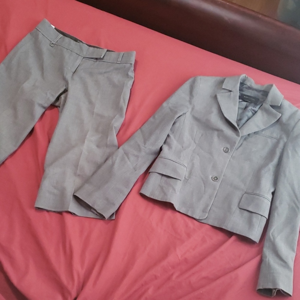 Bcbgmaxazria capri suit size 4